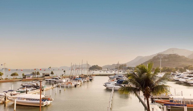 Mares Suites by Angra Beach