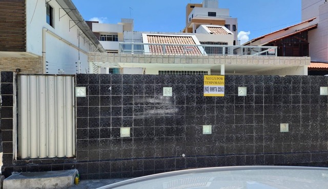 Marvelous 6-bedroom house in welcoming João Pessoa, swimming pool and bbq area.