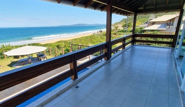Masonry House Facing the Sea with Very High Standard in Estaleirinho Beach!