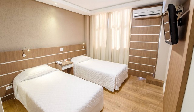 Master Twin Suite with Free Breakfast!