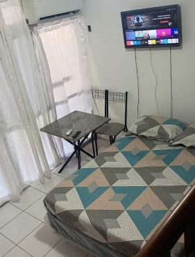 Micro casa no Rio de Janeiro - Ela é privada e com boa localização - Boa para quem vem passear- Ótimo para trabalho ou home office- Pra quem está preocupado com o voo, o Aeroporto Galeão é perto- Visitar famíliares- Lugar tranquilo e agradável