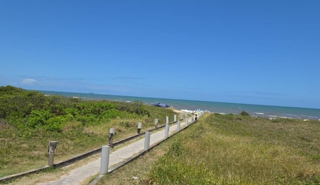 Minimalist studio apartment two blocks from the beach, accommodates up to three people.