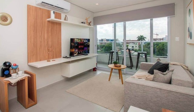 Modern 1BR with Desk & Panoramic View