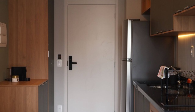 Modern Apartment with Balcony 10 min Allianz AC + WiFi
