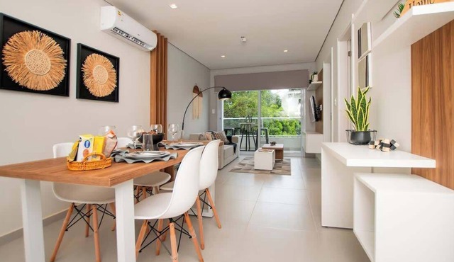 Modern Business Stay | Work Desk | Pool & Gym