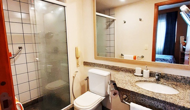 Modern flat close to everything! Wifi included!