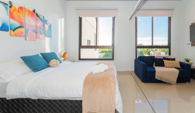 Modern Studio in Luque | Rooftop Pool & Fast WiFi in Luque