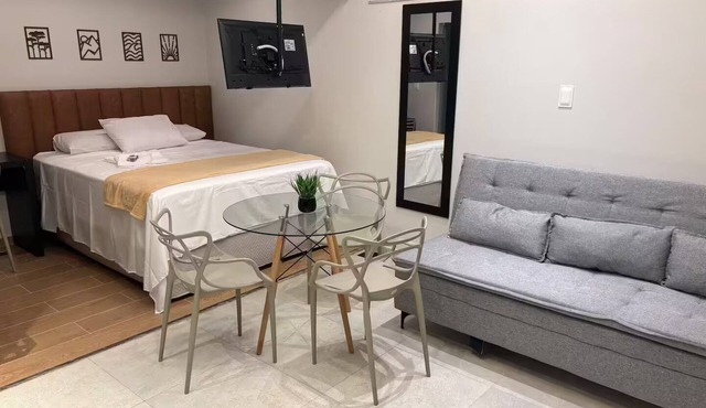 Modern studio in the city center | Kitchen and AC
