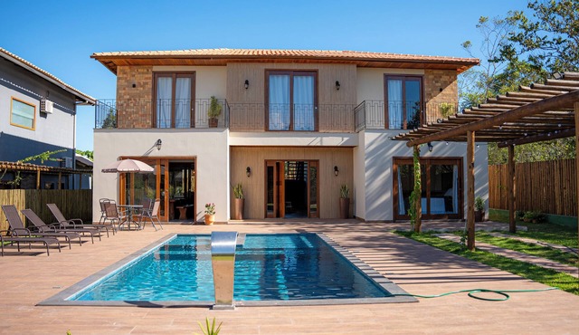 Modern Vacation Home with Private Pool & Large Garden – Casa Canto do Bem-te-vi