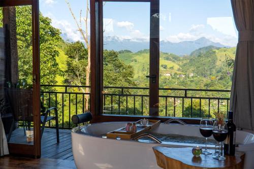MONTE MAUÁ - Chalés privativos com café da manhã servido no quarto