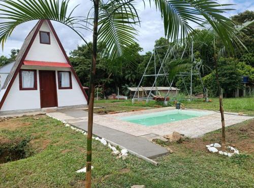 Morretes Chalet with River and Pool 40 min to the coast