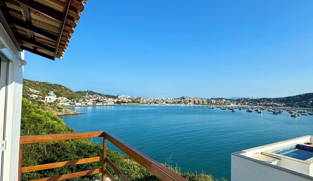 Mountaintop paradise minutes away from Arraial do Cabo's iconic beaches