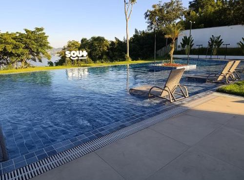 nityloft com piscina e academia em Icaraí