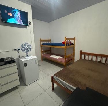 NOVO, Apto Completo com Cozinha, Banheiro privativo, Internet rápida e Estacionamento