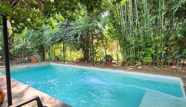 Oasis in the city, in a splendid green setting, total relaxation for the family.