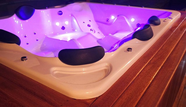 Palmas Beach | Jacuzzi | Sleeps 23 | Games Room