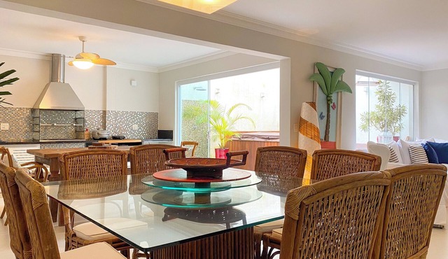 Paradise House with heated Jacuzzi and beach service
