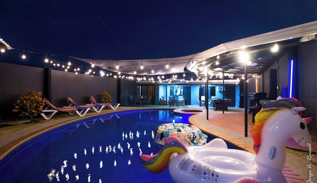 Party Pad Steps From The Clubs