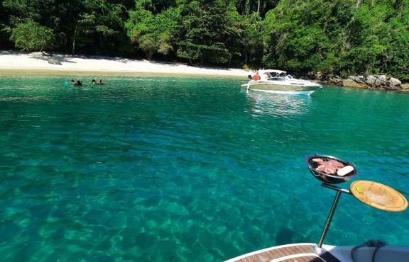 Passeios de lancha em Angra dos Reis