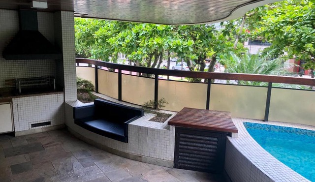 Pitangueiras Exclusivo com Piscina na Sacada