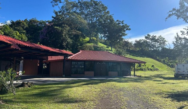Posada de Leda y Jose, Casa de campo en la zona de Santa Cruz de Turrialba
