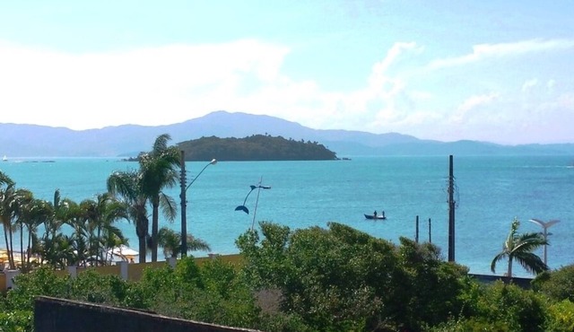Practical 1-bedroom apartment on the edge of Canasvieiras Beach - Florianópolis