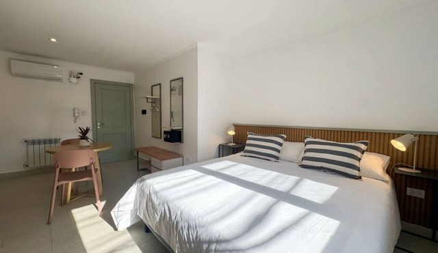 Practical studio apartment, semi-central location, with a garage. in Azul