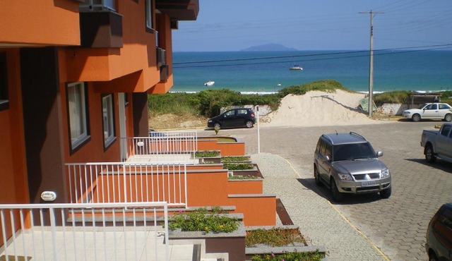Praia de Quatro Ilhas a 50 metros do mar