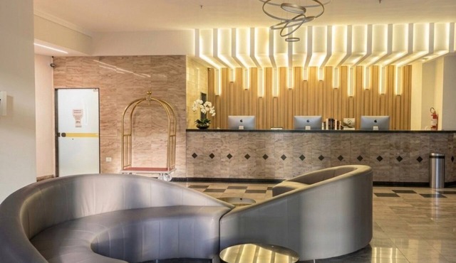Premium Flat in Boa Viagem, 24-hour check-in, 5-minute airport + beach access.
