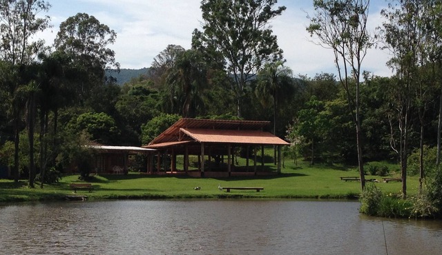 PRETTY! Pool, BBQ, Private Lake with Kayak
