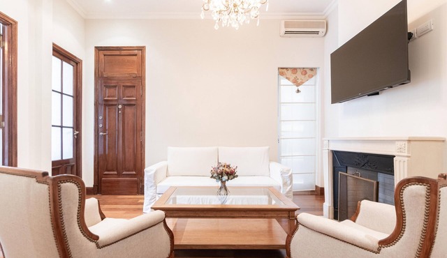 Prime Location: Stylish 3-Bed Apt Near Top Buenos Aires Attractions!