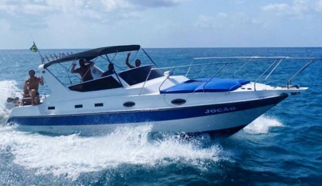 Private 32-foot speedboat in Noronha by Period - without overnight stay - READ BEFORE!