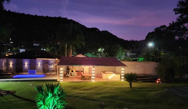 Private house with swimming pool, heated spa, gym and fire place!
