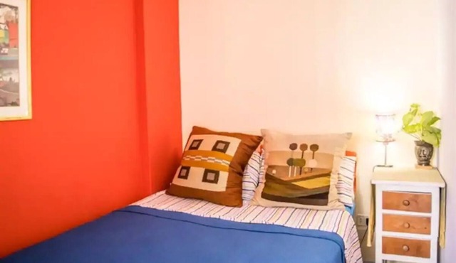 Private Room -1 DoubleBed or 2 singles 3 blocks subway B (Dorrego station)