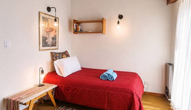 Private Room with balcony & A/C near Hipódromo San Isidro