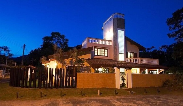 Prumirim condominium house - near the beach crossing Jundu vegetation.