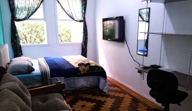 Quarto Individual no Sobrado Centro Histórico em Porto Alegre