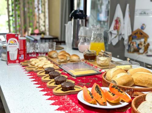 Quarto 2 - Hospedaria Orquídeas de Bombinhas - com delicioso café da manhã incluso