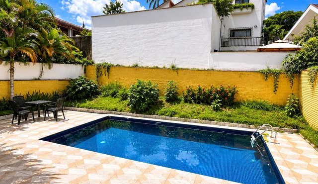 Quarto de casal com piscina no Morumbi