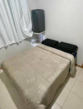 Quarto em apartamento próximo a Arena Opus