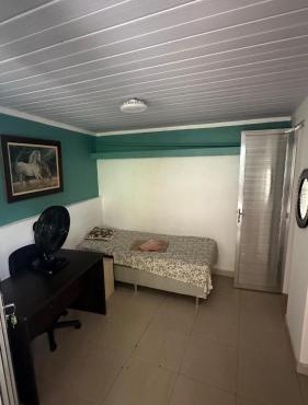 Quarto em vila residencial na urca