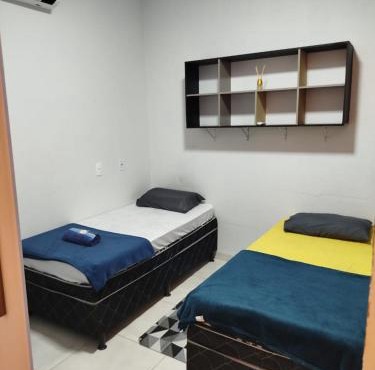 Quarto individual com 2 camas box de solteiro hostel 940