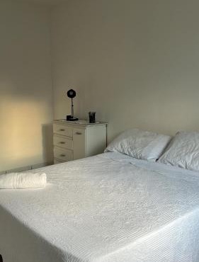 Quarto Moderno e aconchegante em Apartamento!
