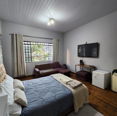 Quarto no coracao da cidade entre batel, merces e centro Excelente localizacao