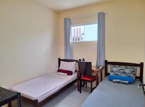 Quarto UP perto do Centro e Praias AR TV Wifi Cozinha Lavadora