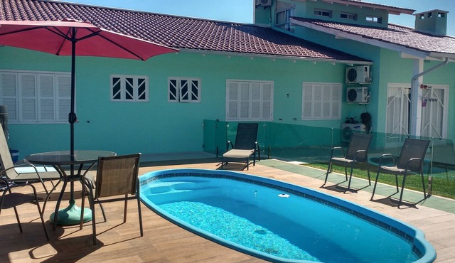 Quiet and safe house with barbecue and heated pool, 250 meters from the sea.