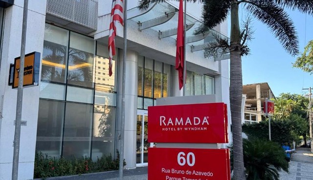 Ramada Hotel & Suites Campos Pelinca