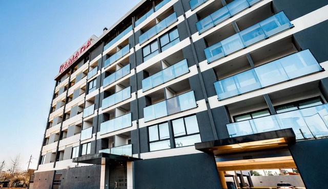 Ramada Suites by Wyndham Asuncion Aeropuerto