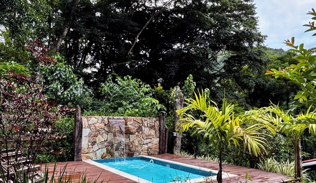 Recanto Darwin, spacious, fresh and equipped, with swimming pool, in the State Park.