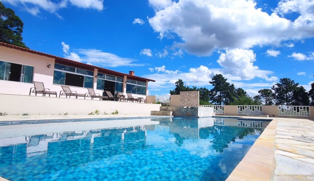 Recanto Julio e Maia is a family-friendly environment surrounded by nature.